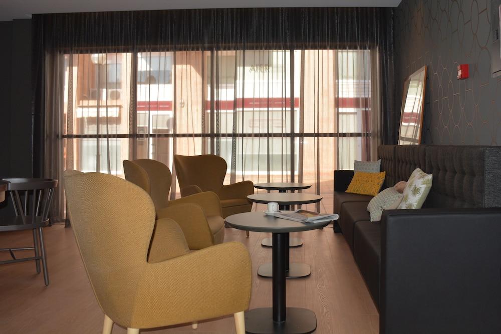 Up Rooms Vic Hotel Exterior photo