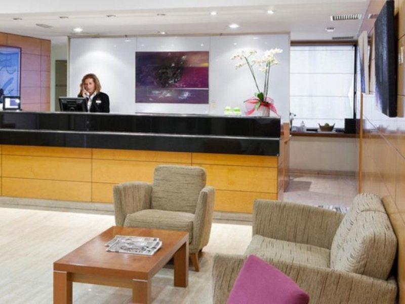 Up Rooms Vic Hotel Exterior photo