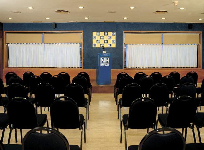 Up Rooms Vic Hotel Business photo