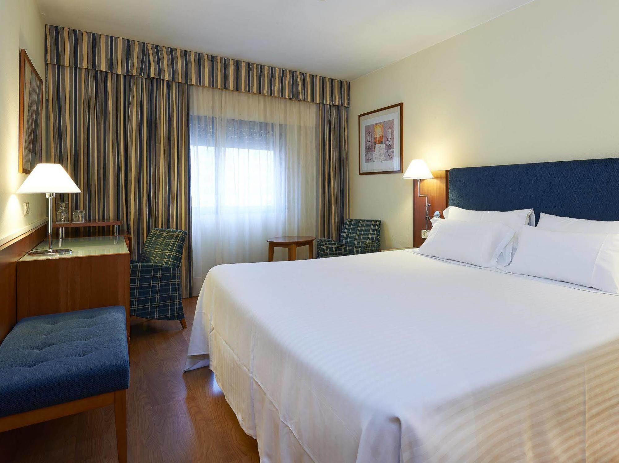 Up Rooms Vic Hotel Exterior photo